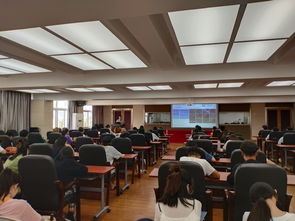 武漢紡織大學(xué)蔡光明教授蒞臨服裝學(xué)院開展講座